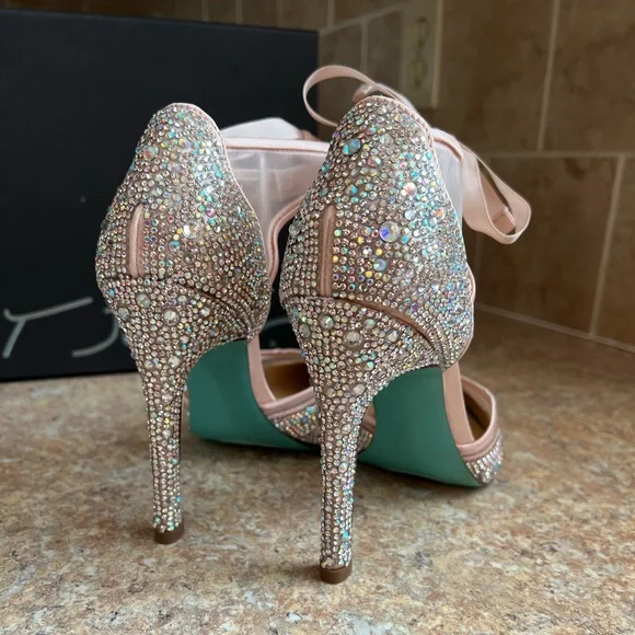 Betsey Johnson IRIS Size 6 Champagne Heels - Picture 4 of 7